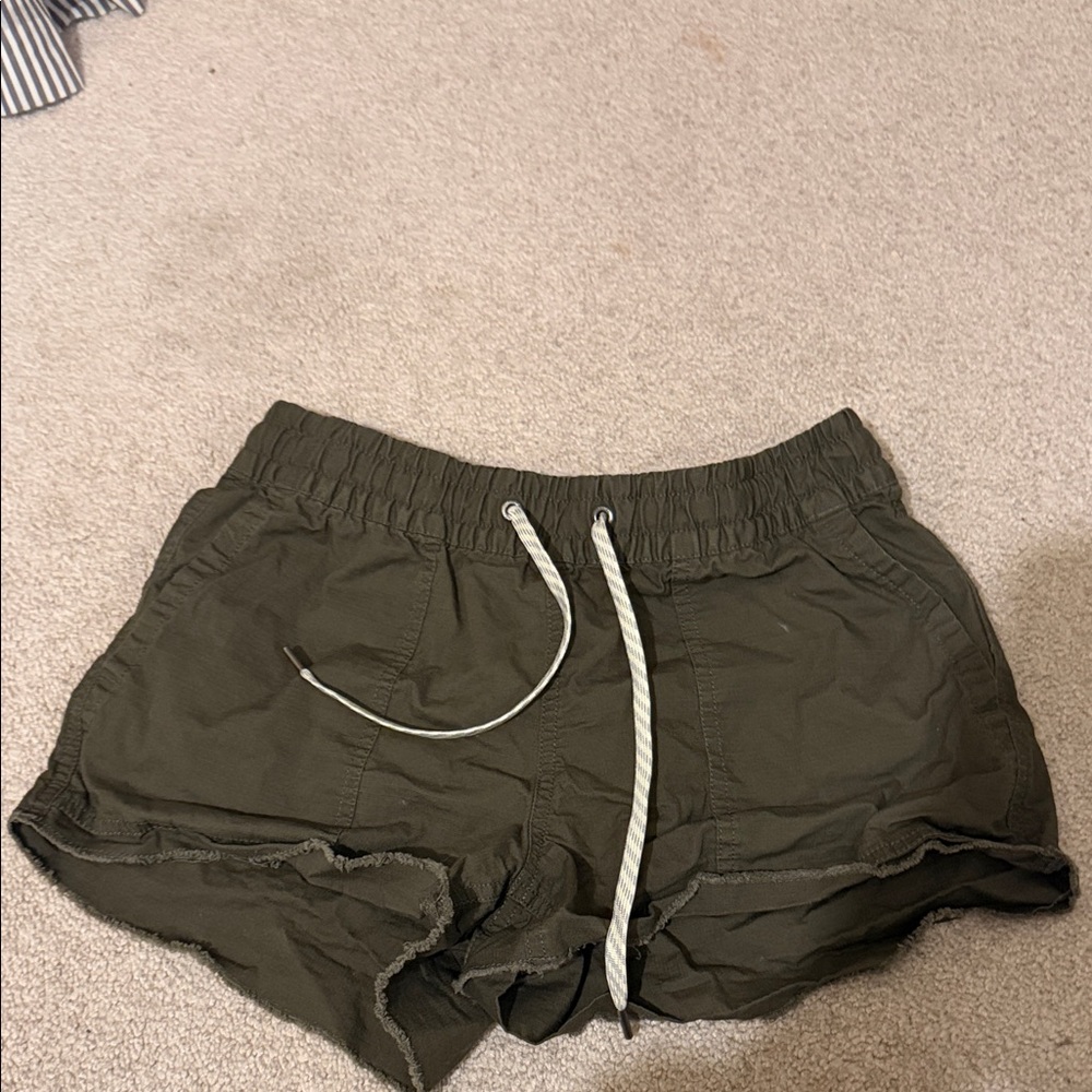 Vuori green shorts